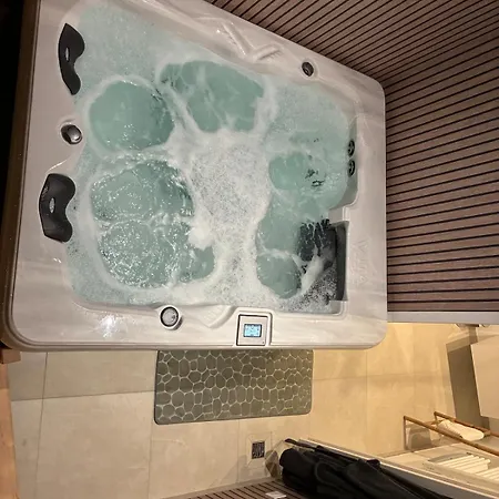 Duplex With Jacuzzi - Grand Place Appartement