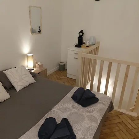 Duplex With Jacuzzi - Grand Place Appartement